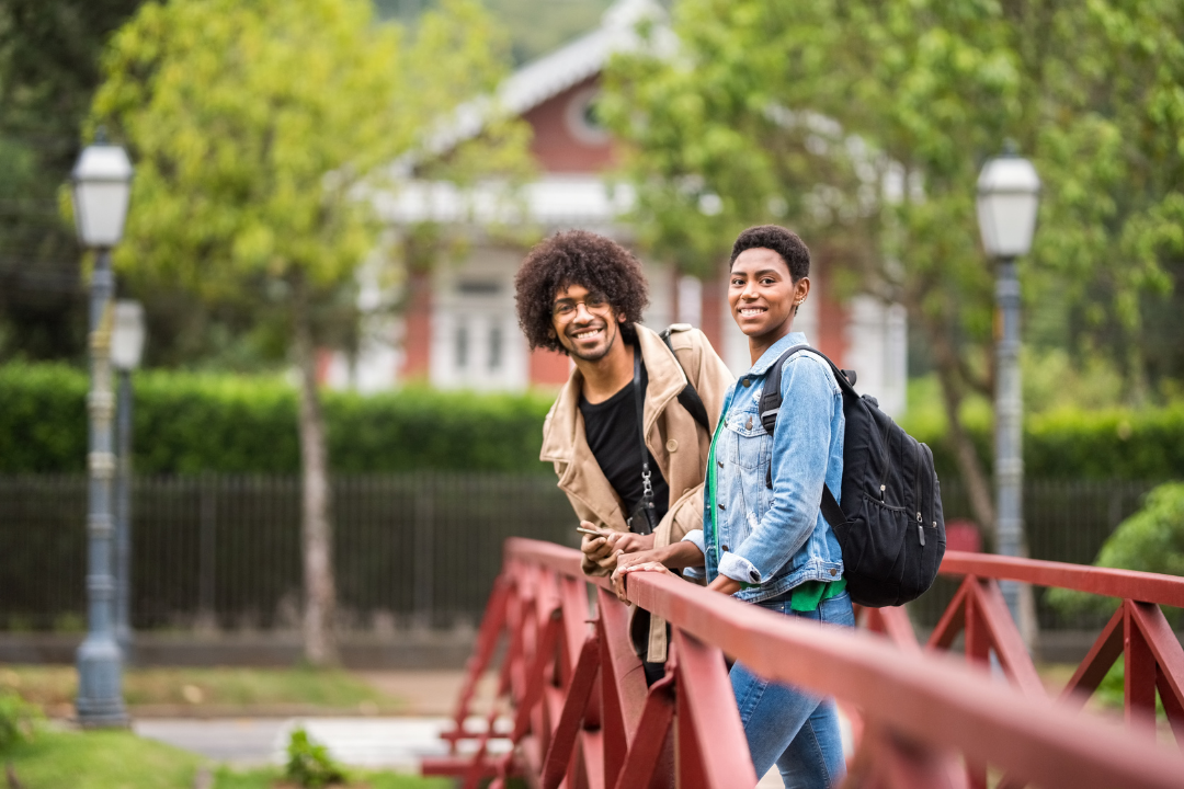 Regularización de extranjeros en España - Amauta Asesoría
